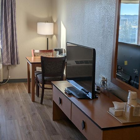 Days Inn & Suites By Wyndham Castle Rock Exteriör bild