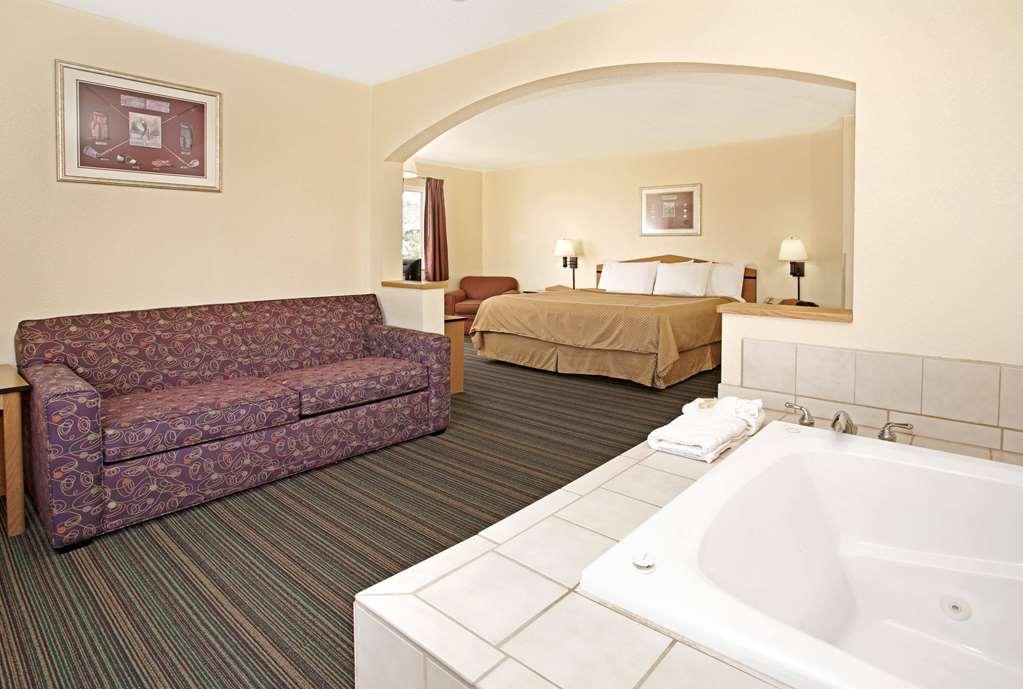 Days Inn & Suites By Wyndham Castle Rock Rum bild