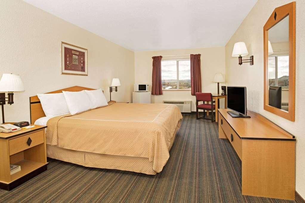 Days Inn & Suites By Wyndham Castle Rock Rum bild