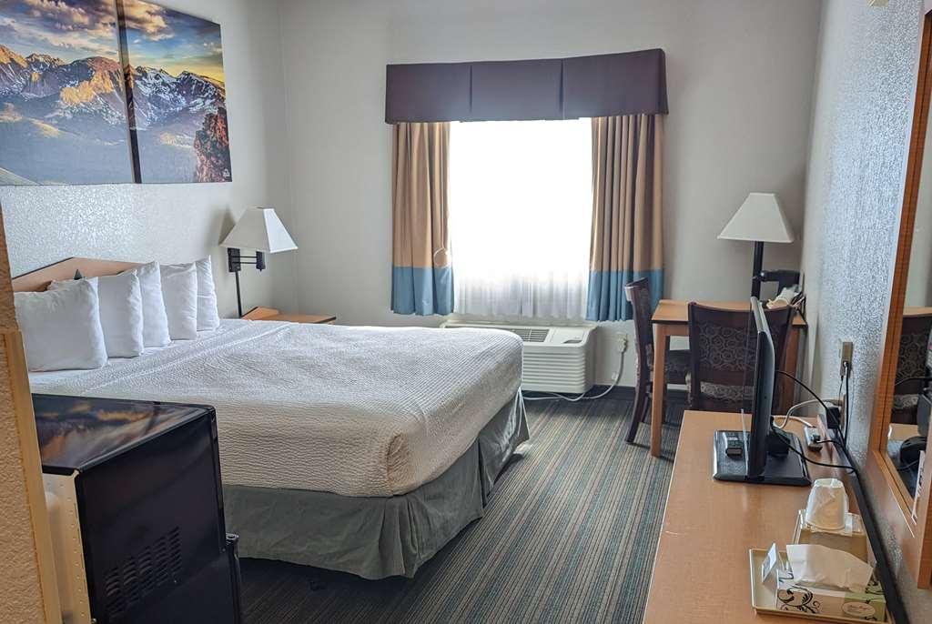 Days Inn & Suites By Wyndham Castle Rock Rum bild