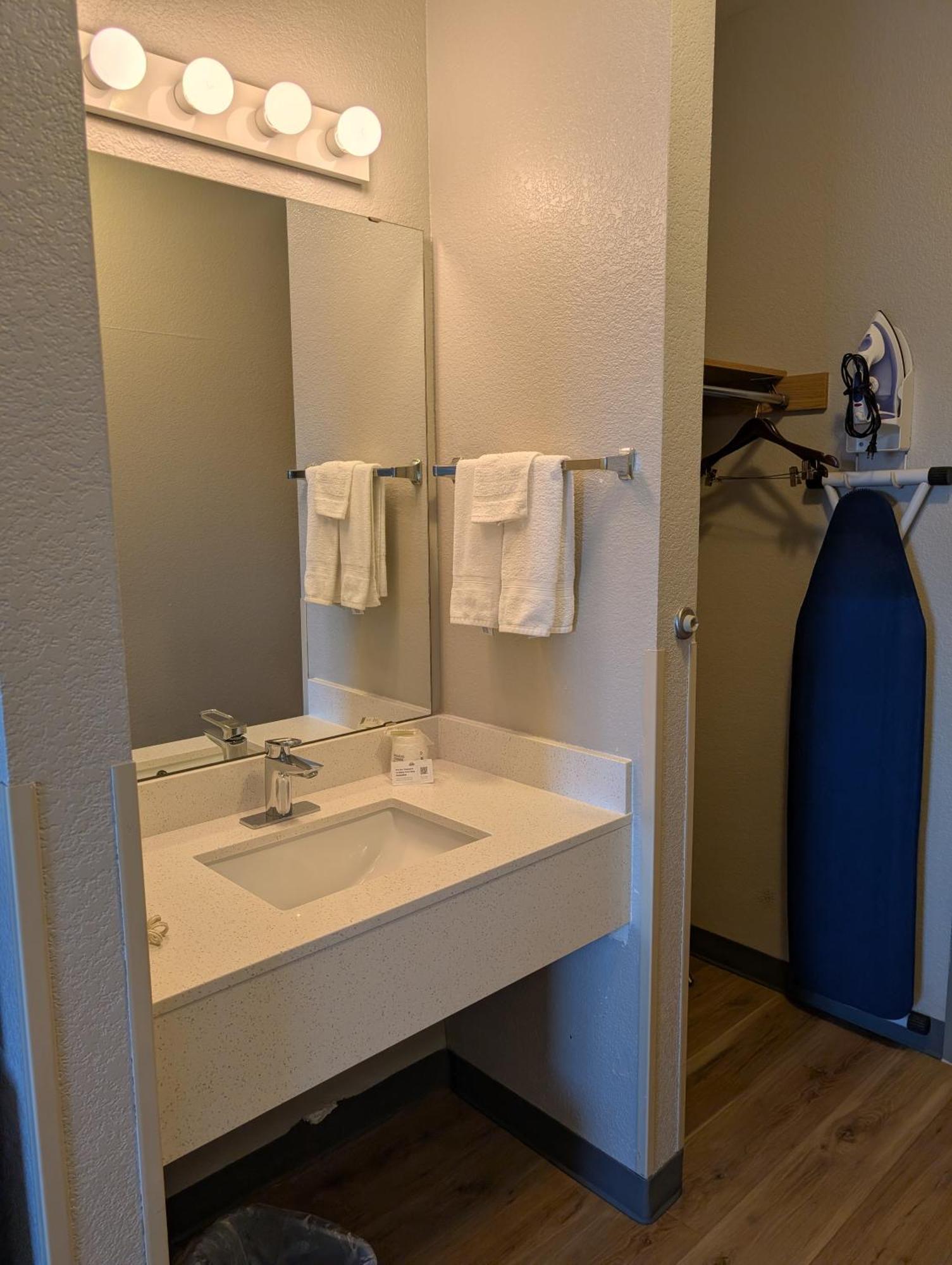 Days Inn & Suites By Wyndham Castle Rock Exteriör bild