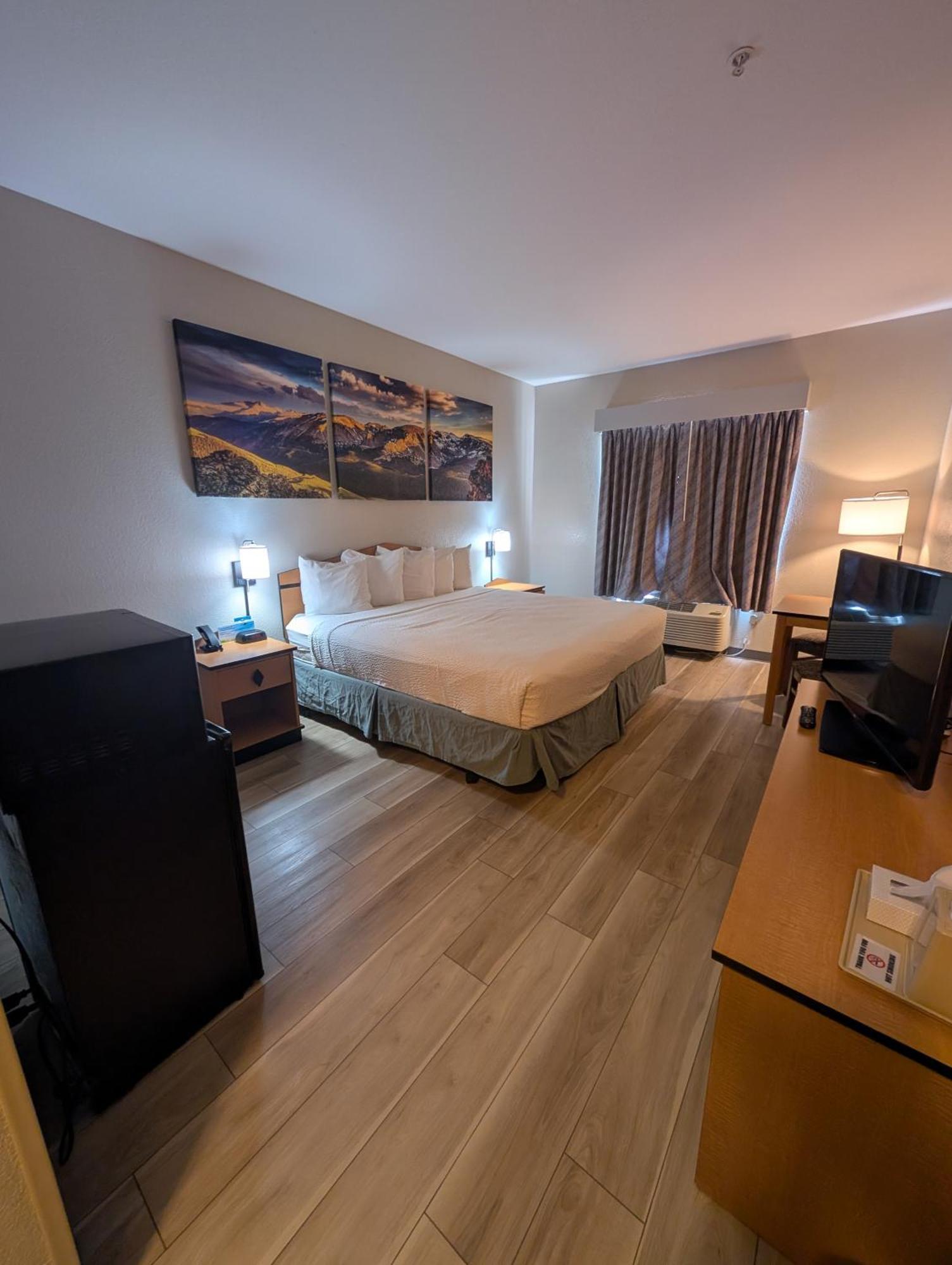 Days Inn & Suites By Wyndham Castle Rock Exteriör bild