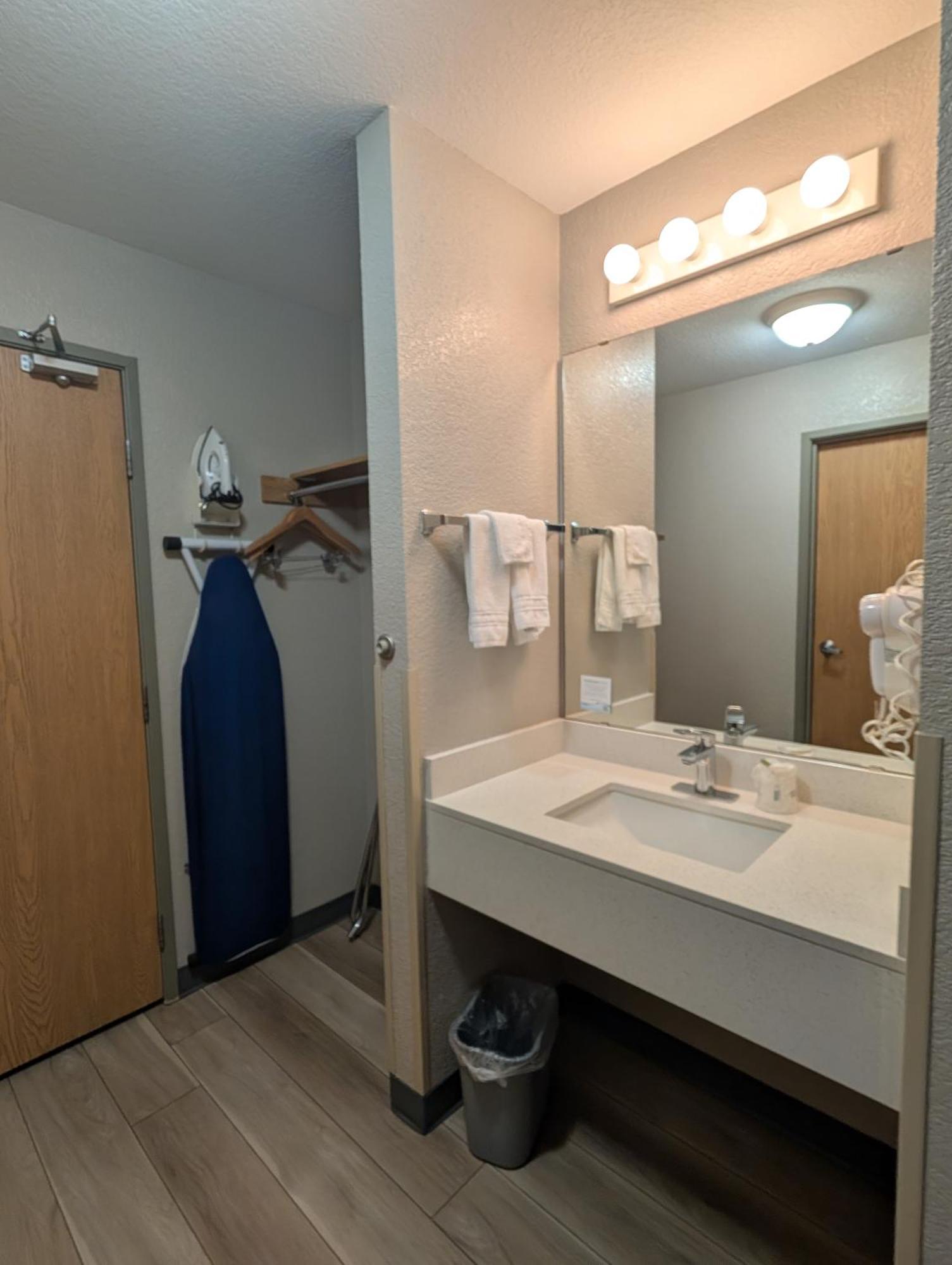 Days Inn & Suites By Wyndham Castle Rock Exteriör bild