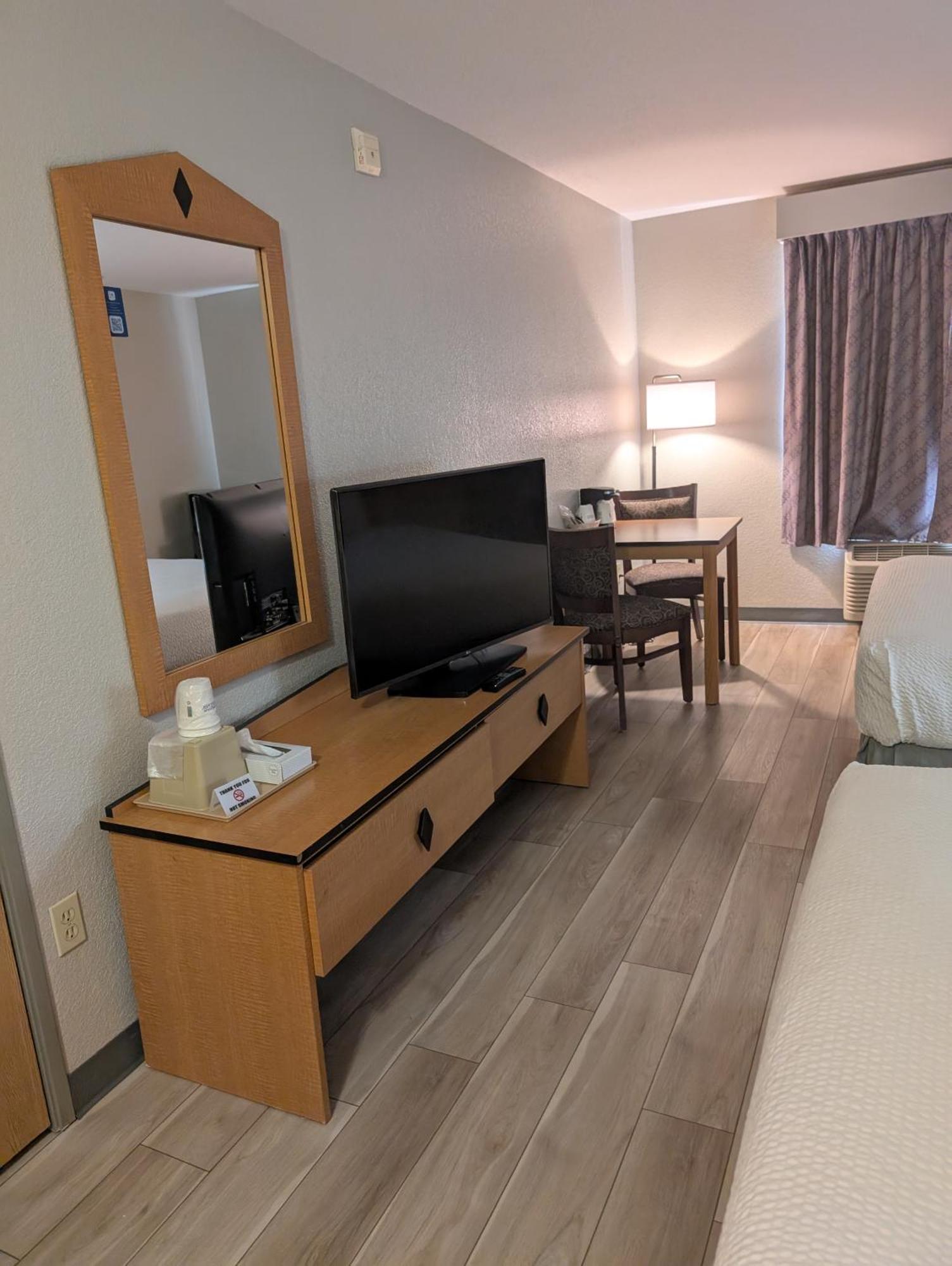 Days Inn & Suites By Wyndham Castle Rock Exteriör bild