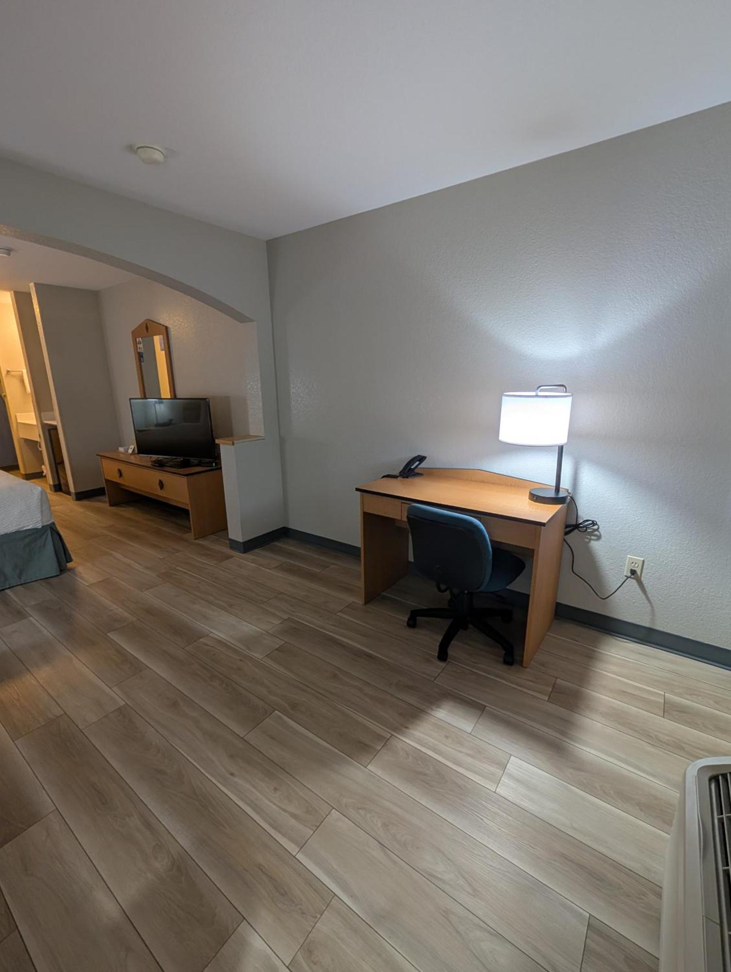 Days Inn & Suites By Wyndham Castle Rock Exteriör bild