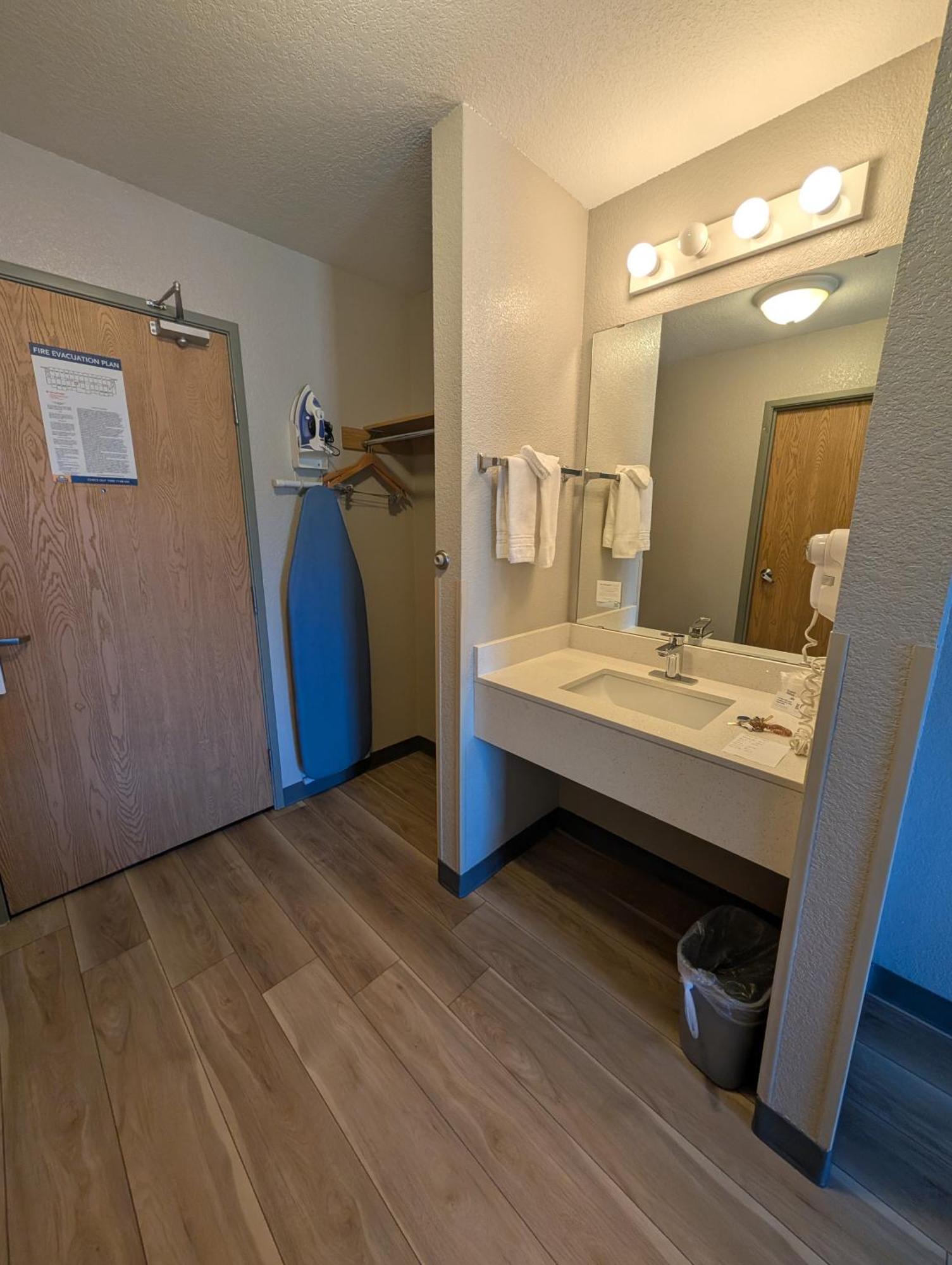 Days Inn & Suites By Wyndham Castle Rock Exteriör bild