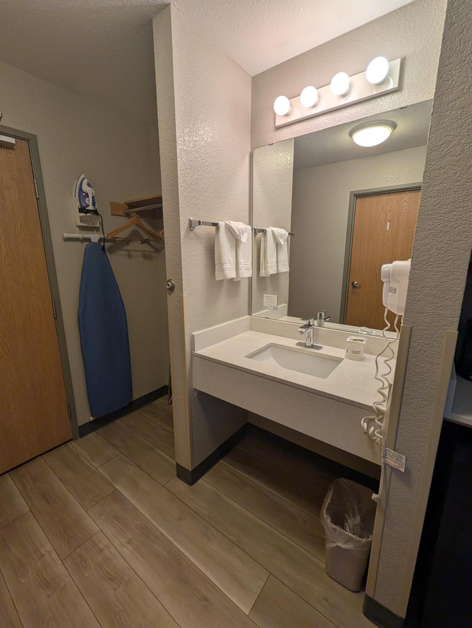 Days Inn & Suites By Wyndham Castle Rock Exteriör bild