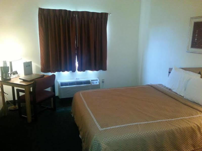 Days Inn & Suites By Wyndham Castle Rock Exteriör bild