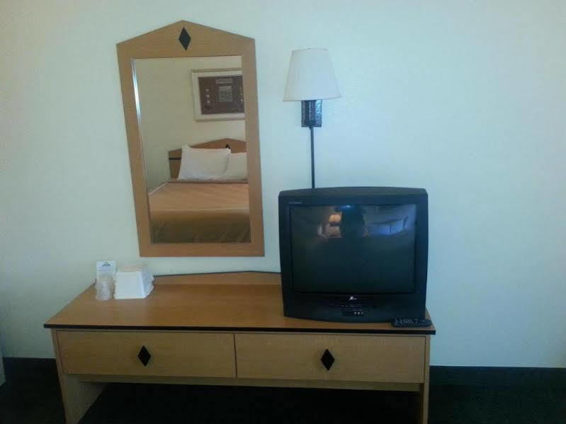 Days Inn & Suites By Wyndham Castle Rock Exteriör bild